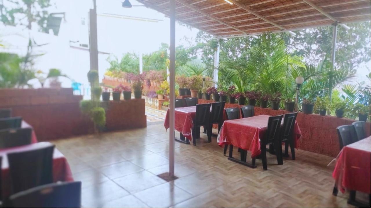 Hotel Strawberry County Panchgani Exterior foto