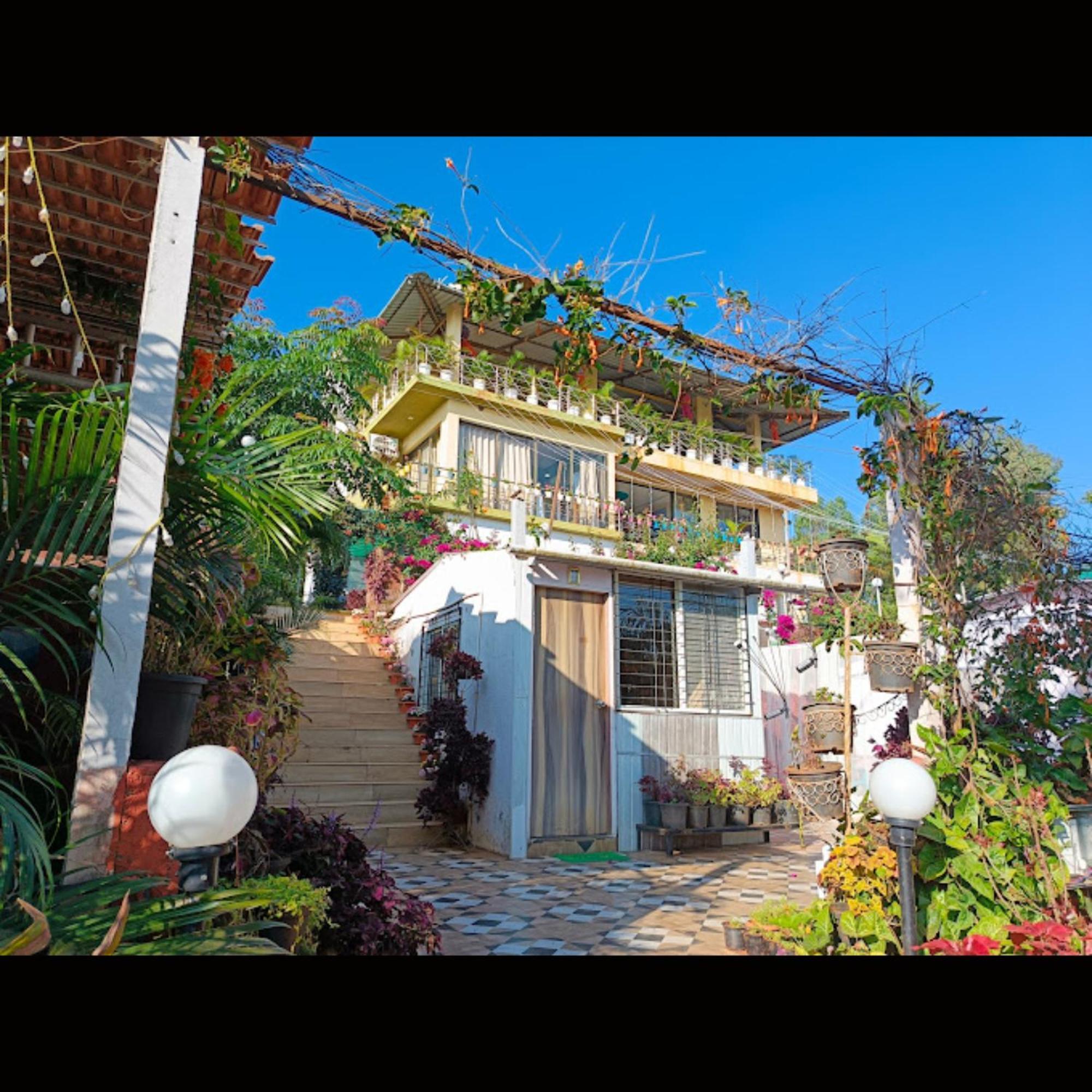 Hotel Strawberry County Panchgani Exterior foto